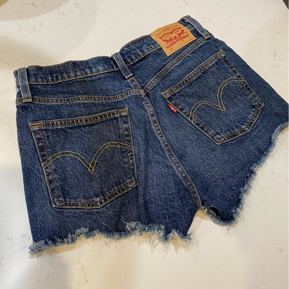 Levi’s 501 NEW denim cutoff shorts size 26, dark wash distressed grunge look - Picture 4 of 7